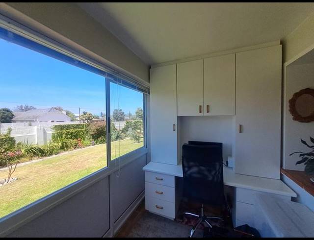 1 BEDROOM APARTMENT FOR SALE IN WESTCLIFF